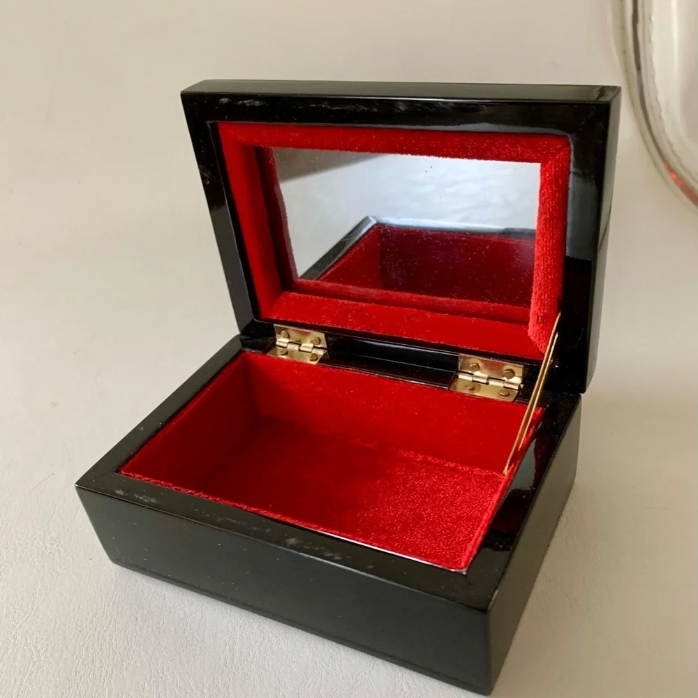 Vintage  Lacquered jewelry box with a mirror 2/4.5/3”